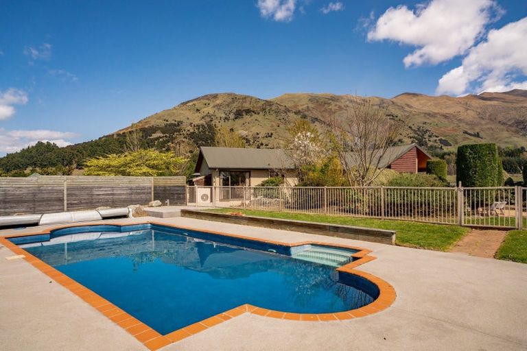 Photo of property in 36 Ruru Lane, Wanaka, 9382