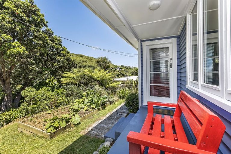 Photo of property in 65 Airlie Road, Plimmerton, Porirua, 5026