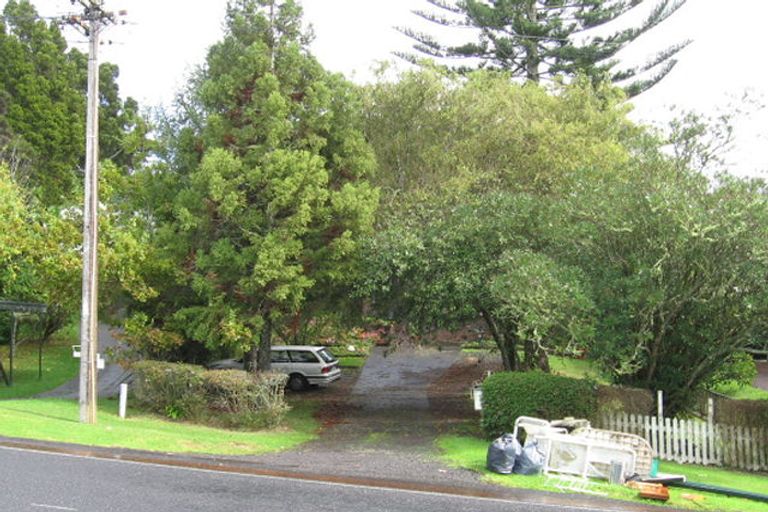 Photo of property in 223 Woodlands Park Road, Titirangi, Auckland, 0604