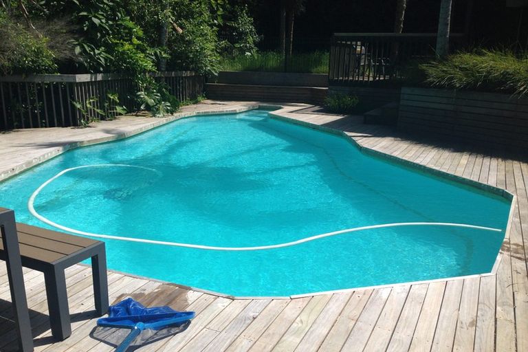 Photo of property in 17 Howard Road, Northcote, Auckland, 0627