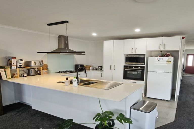 Photo of property in 40 Whareatua Avenue, Takanini, 2112