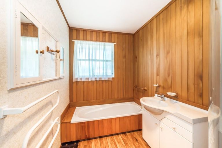 Photo of property in 2 Leybourne Avenue, Waikanae, 5036