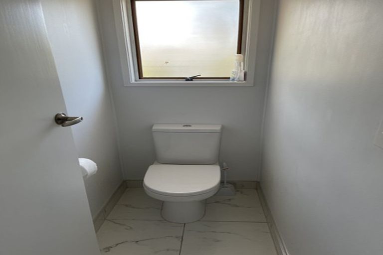 Photo of property in 44 Tamahere Drive, Glenfield, Auckland, 0629