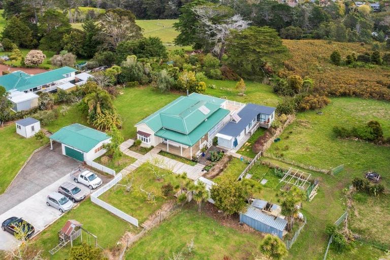 Photo of property in 145 Simpson Road, Henderson Valley, Auckland, 0614