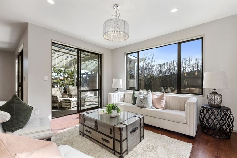 Photo of property in 33 Kilkelly Avenue, Pinehill, Auckland, 0632