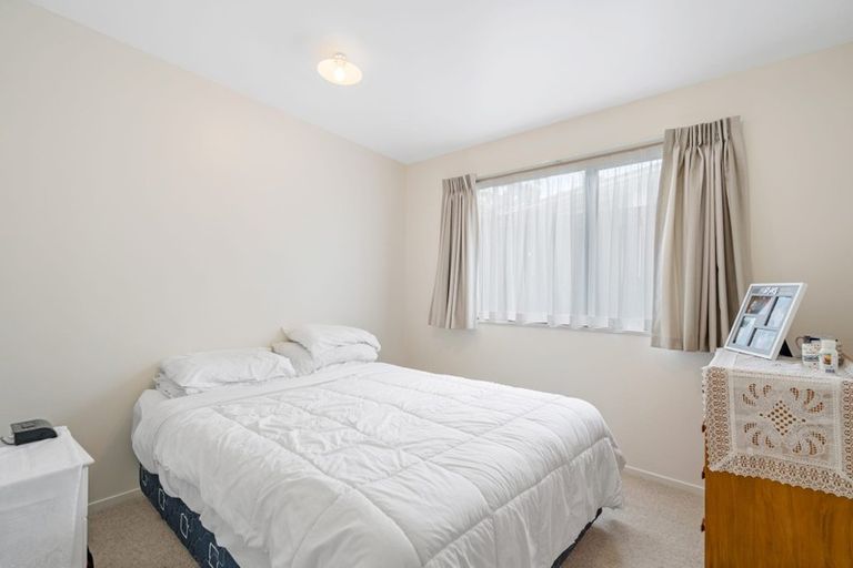 Photo of property in 2 Glucina Place, Glen Eden, Auckland, 0602