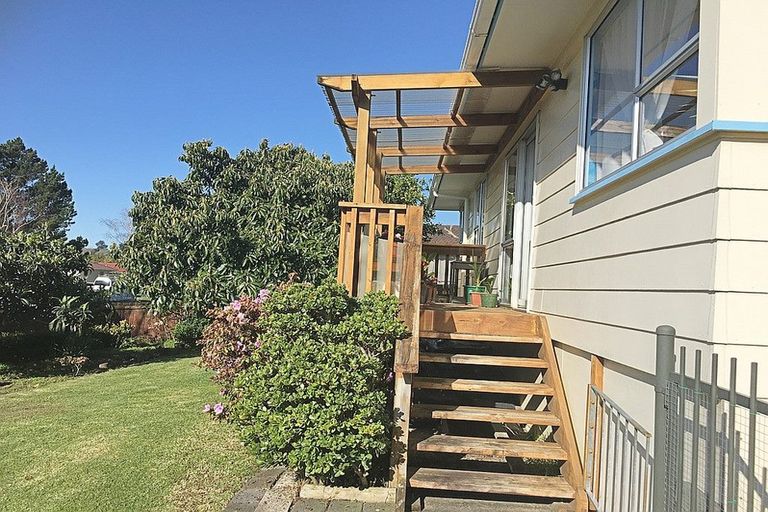 Photo of property in 34 Glennandrew Drive, Half Moon Bay, Auckland, 2012