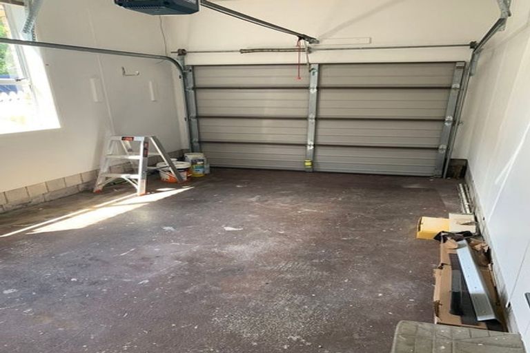 Photo of property in 1/190 Queen Street, Northcote Point, Auckland, 0627