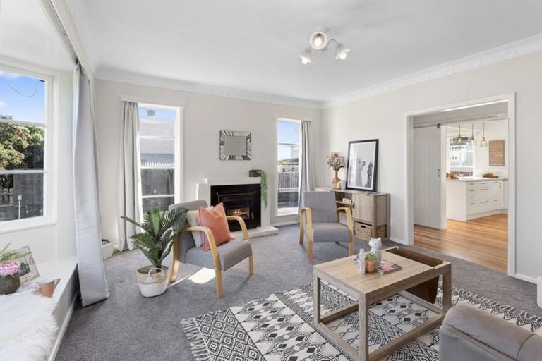 Photo of property in 8a Bay Drive, Titahi Bay, Porirua, 5022