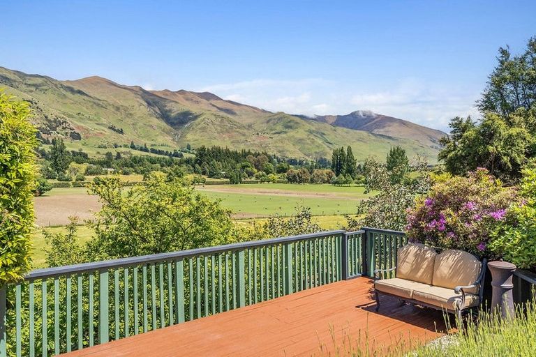 Photo of property in 23 Studholme Road, Wanaka, 9382