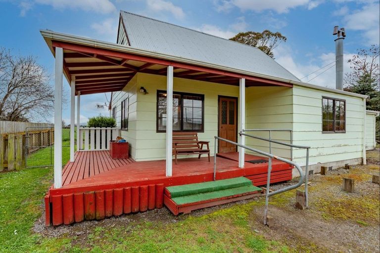 Photo of property in 19 Ellison Street, Otane, 4202