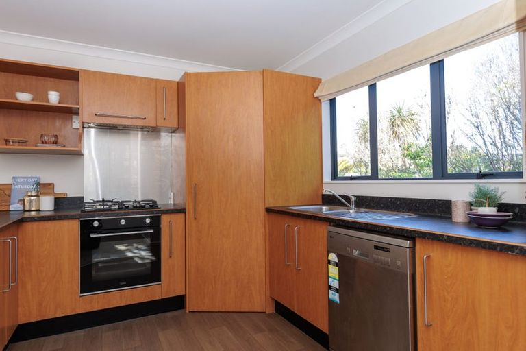 Photo of property in 2a Stella Grove, Newlands, Wellington, 6037