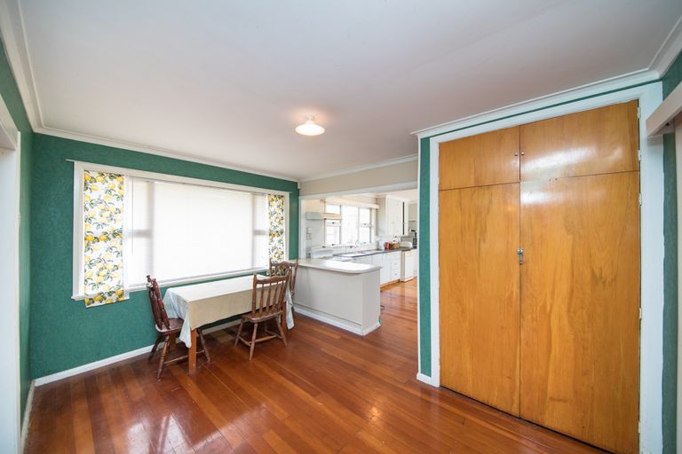 Photo of property in 23 Featherston Street, Takaro, Palmerston North, 4412