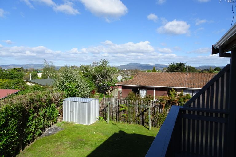 Photo of property in 3a Hawk Place, Selwyn Heights, Rotorua, 3015