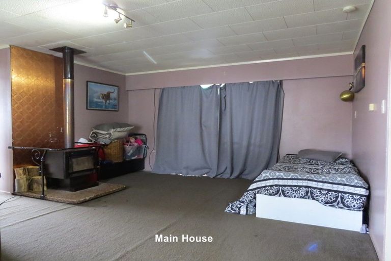 Photo of property in 22 Watt Street, Coromandel, 3506
