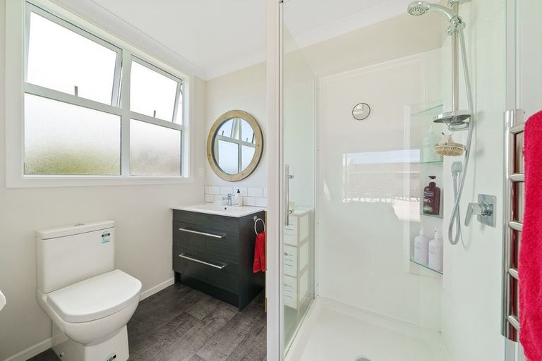 Photo of property in 21 Belvedere Avenue, Waikanae, 5036