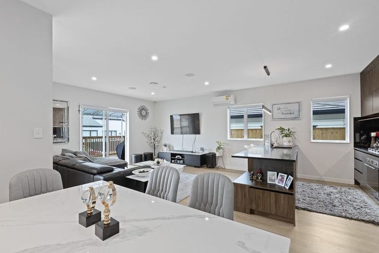 Photo of property in 39 Farranfore Road, Opaheke, Papakura, 2113