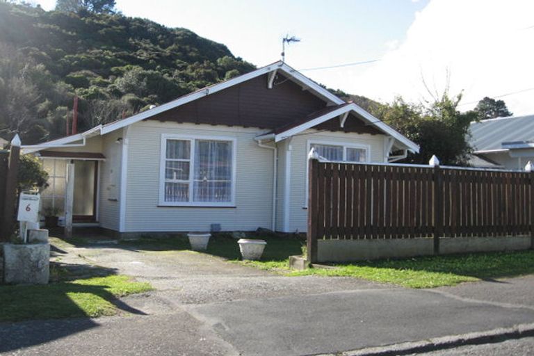 Photo of property in 6 Ranelagh Street, Karori, Wellington, 6012