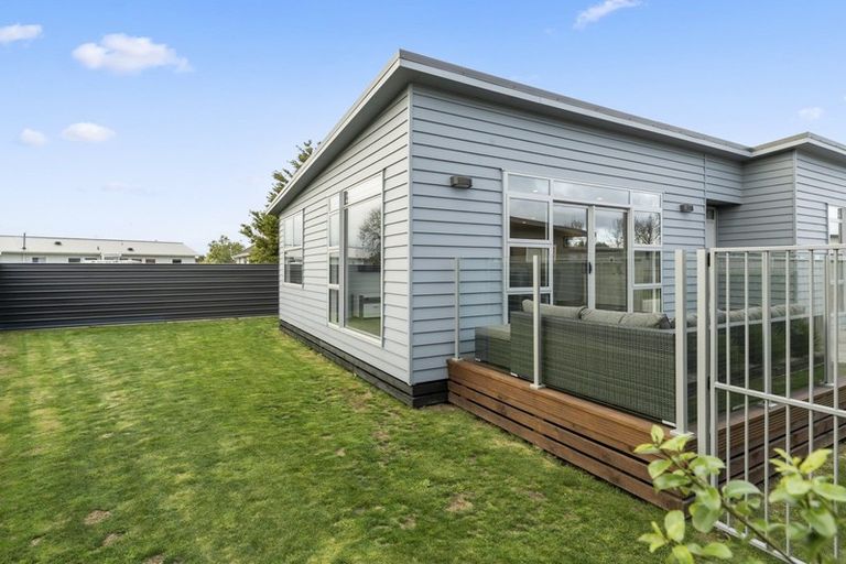 Photo of property in 58 Exeter Crescent, Takaro, Palmerston North, 4412