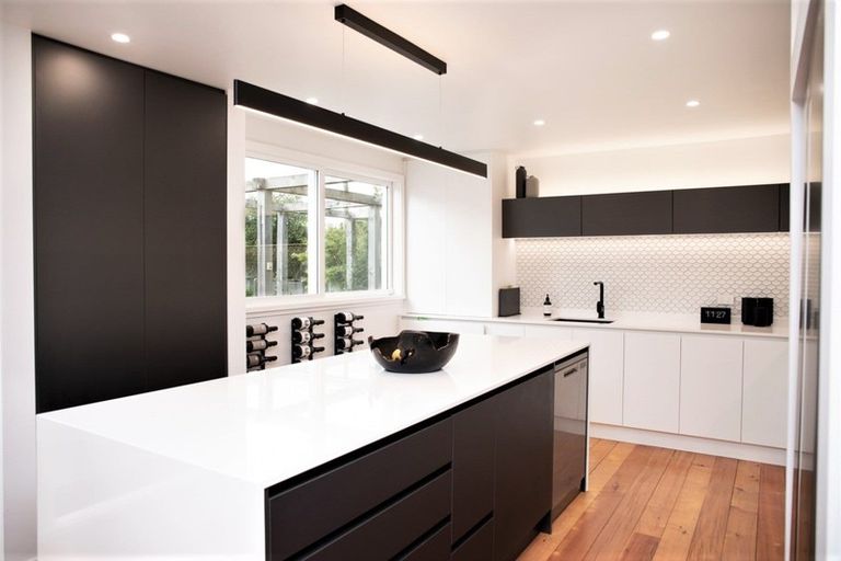 Photo of property in 29 Ferry Road, Martinborough, 5711