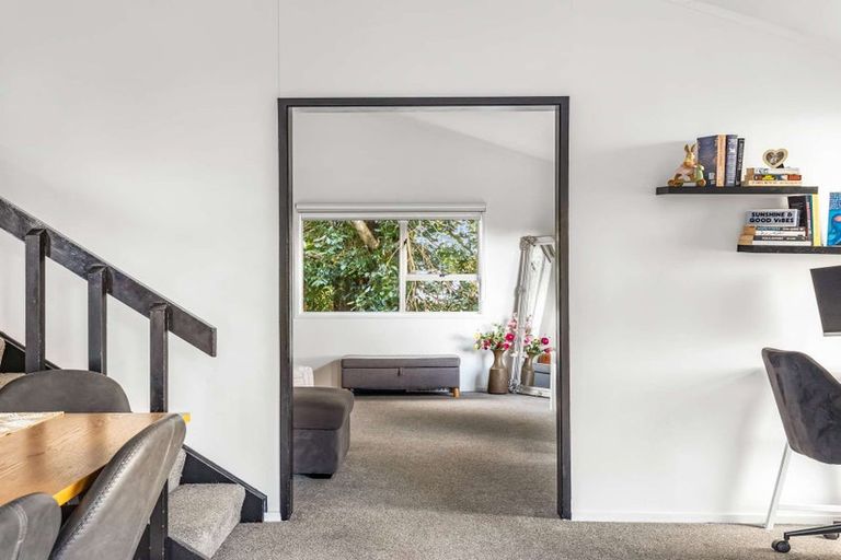 Photo of property in 11 Beaudine Avenue, Glenfield, Auckland, 0629