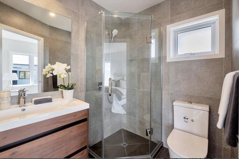 Photo of property in 41 Knights Road, Rothesay Bay, Auckland, 0630