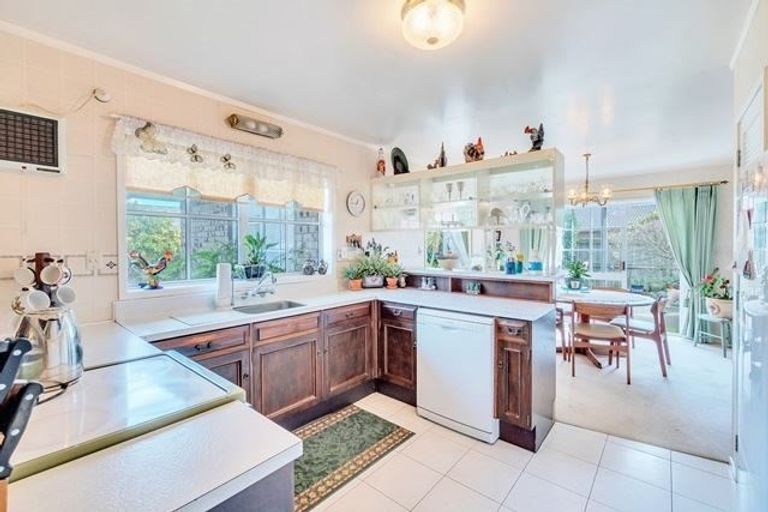 Photo of property in 15 Donzella Place, Conifer Grove, Takanini, 2112