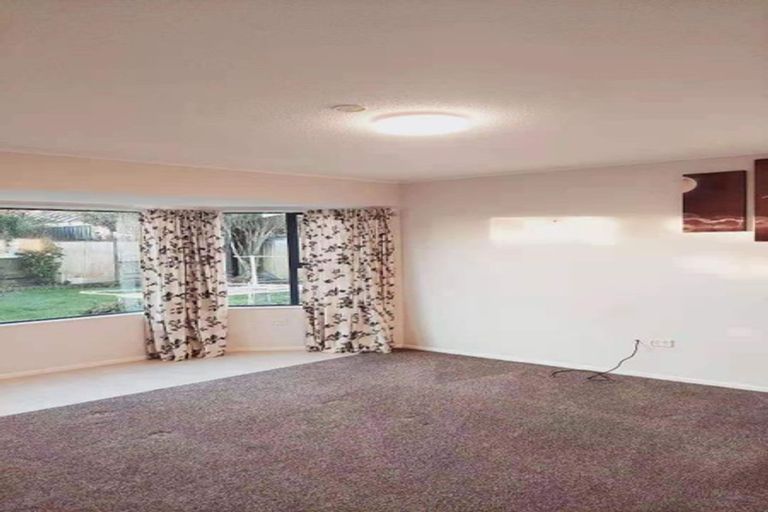 Photo of property in 3 Bayswater Place, Newlands, Wellington, 6037