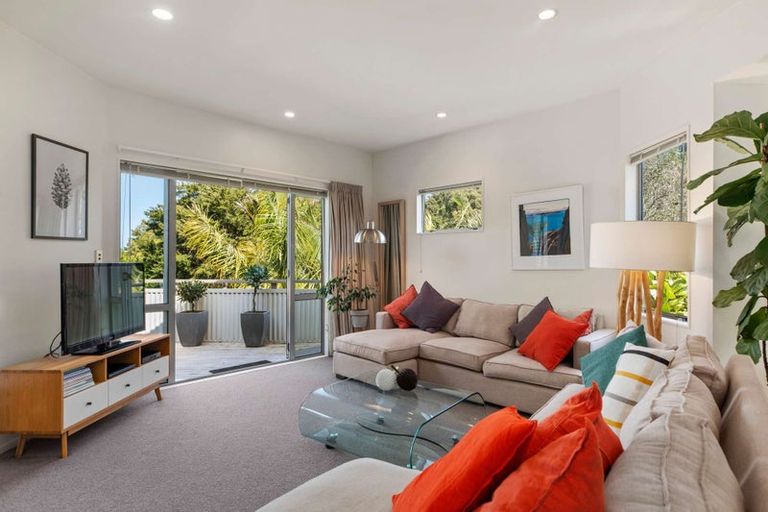 Photo of property in 7 Dorothy Road, Laingholm, Auckland, 0604