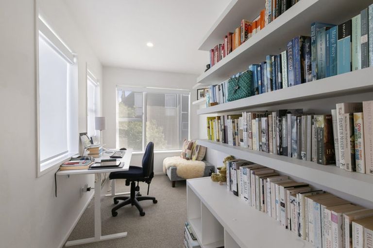 Photo of property in 8 Nadia Grove, Khandallah, Wellington, 6035