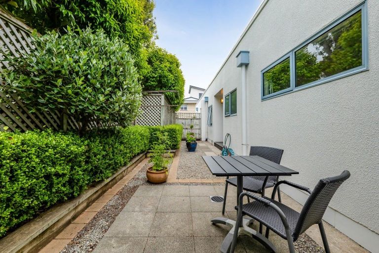 Photo of property in 15a Bulteel Street, New Plymouth, 4310