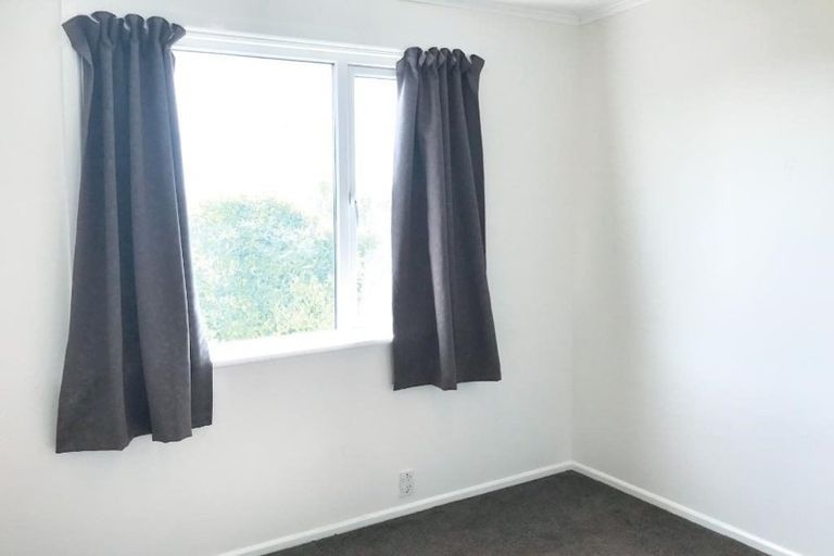 Photo of property in 1 Kinapori Terrace, Newlands, Wellington, 6037