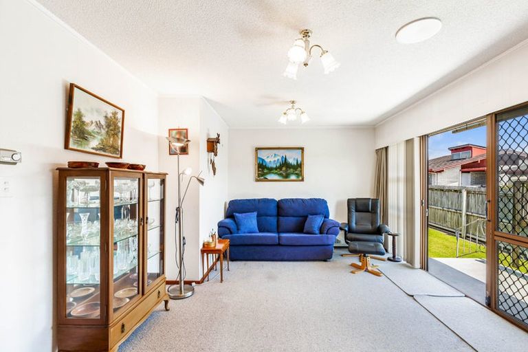 Photo of property in 2/33 Swanson Road, Henderson, Auckland, 0610