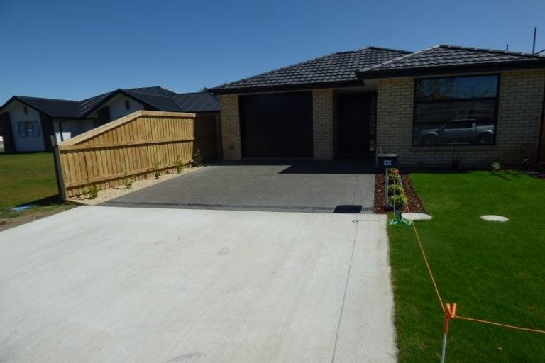 Photo of property in 10 Tara Crescent, Woodend, 7610