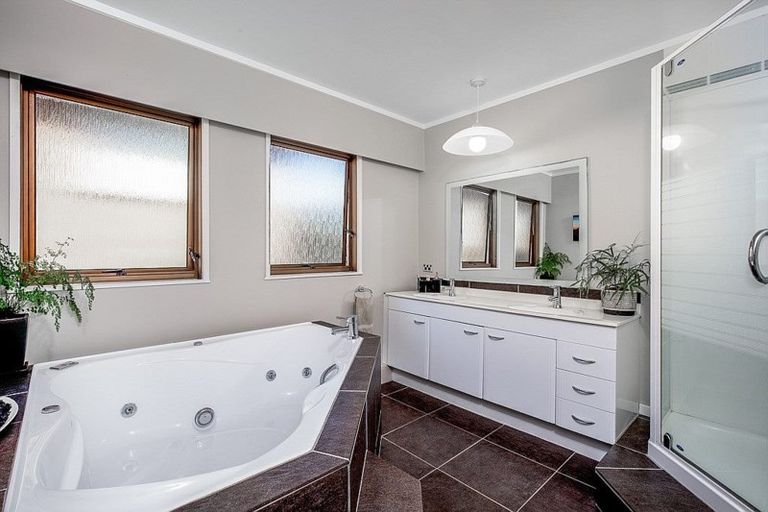 Photo of property in 221 Vipond Road, Stanmore Bay, Whangaparaoa, 0932