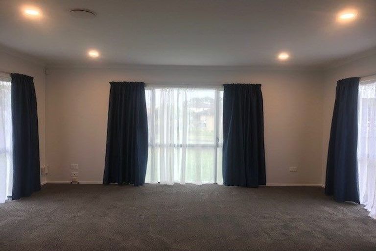 Photo of property in 1 Belcoo Crescent, East Tamaki, Auckland, 2013