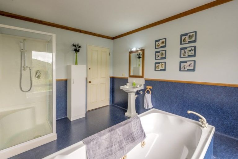 Photo of property in 14 Makahika Road, Levin, 5571