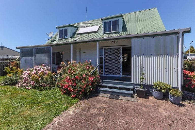 Photo of property in 3 Sequoia Crescent, Owhata, Rotorua, 3010
