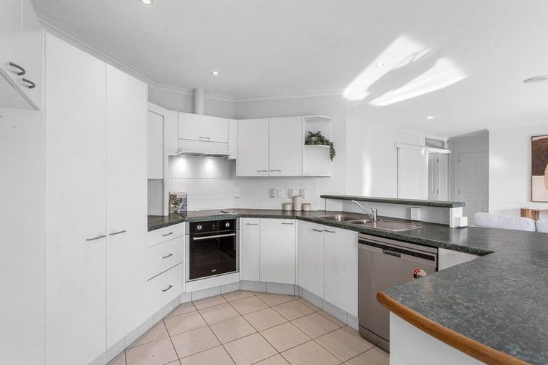 Photo of property in 32 Broadhaven Avenue, Parklands, Christchurch, 8083