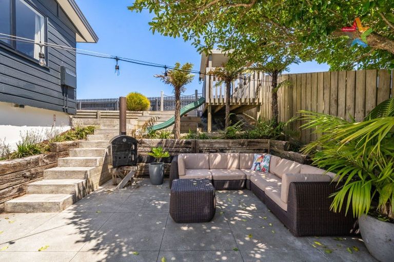 Photo of property in 20 Jasmine Grove, Maungaraki, Lower Hutt, 5010