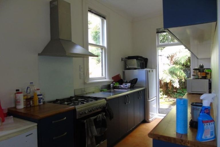 Photo of property in 55 Garden Road, Northland, Wellington, 6012