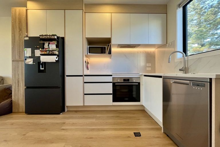 Photo of property in 27d Dawnhaven Drive, Te Atatu Peninsula, Auckland, 0610