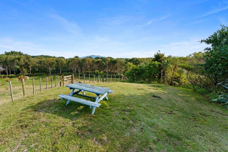 Photo of property in 19 Waitaheke Road, Te Horo, Otaki, 5581