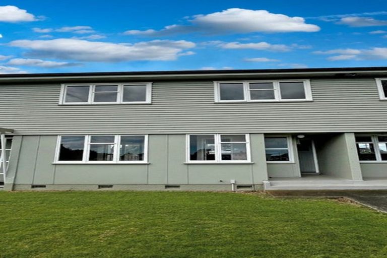 Photo of property in 26-32 Devon Crescent, Bulls, 4818