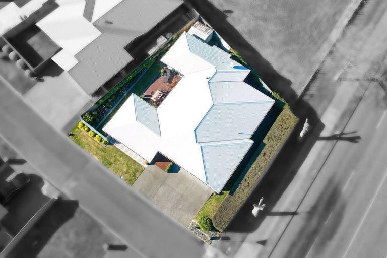 Photo of property in 2 Gregory Grove, Clive, 4102