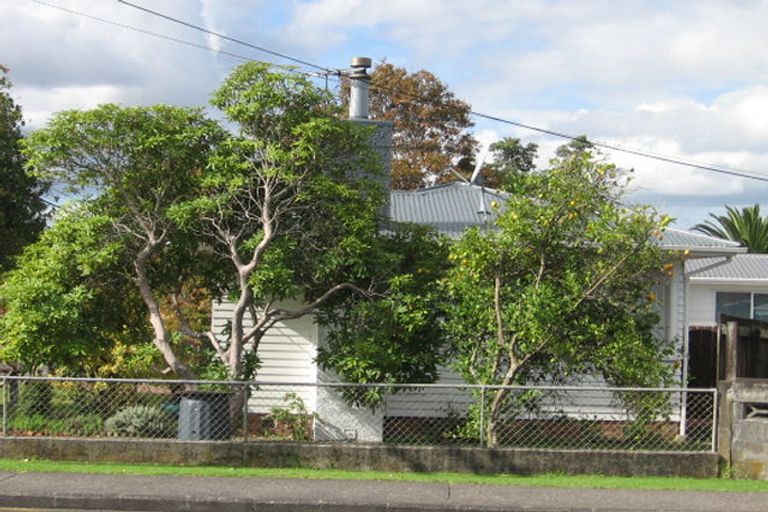Photo of property in 709 Te Atatu Road, Te Atatu Peninsula, Auckland, 0610