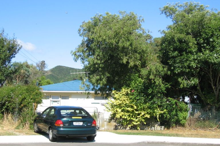 Photo of property in 16 Waimarama Grove, Birchville, Upper Hutt, 5018