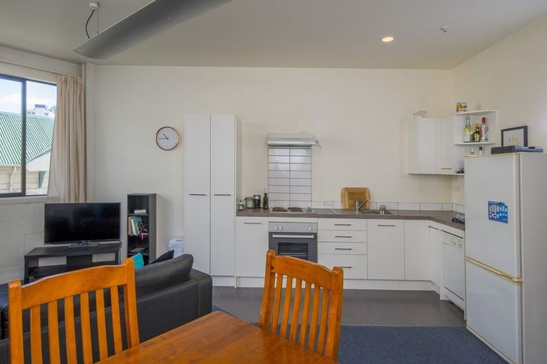 Photo of property in Endeavour Apartments, 20/125 Thorndon Quay, Pipitea, Wellington, 6011