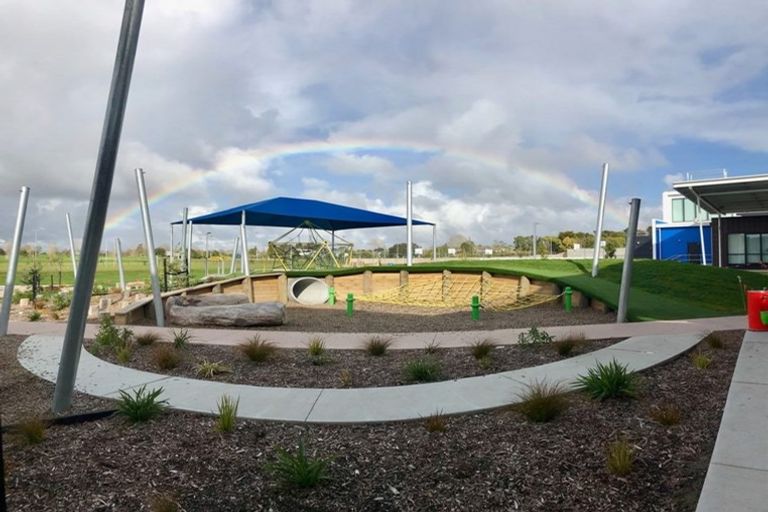 Photo of property in 25 Vogwill Road, Kumeu, 0810