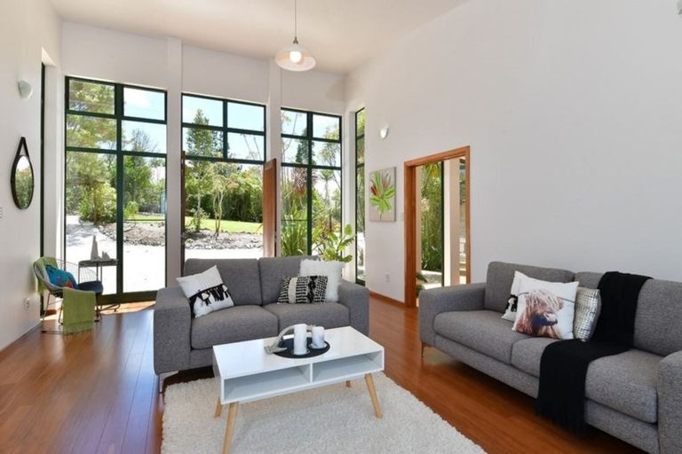 Photo of property in 1447 Old North Road, Helensville, 0875